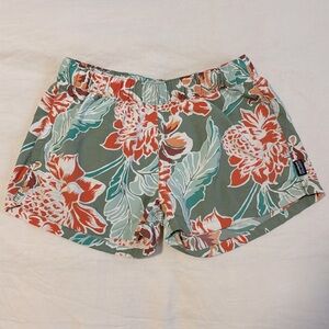 Patagonia W's “Pataloha” Barely Baggies Shorts - 2 1/2" Mania Camp Green